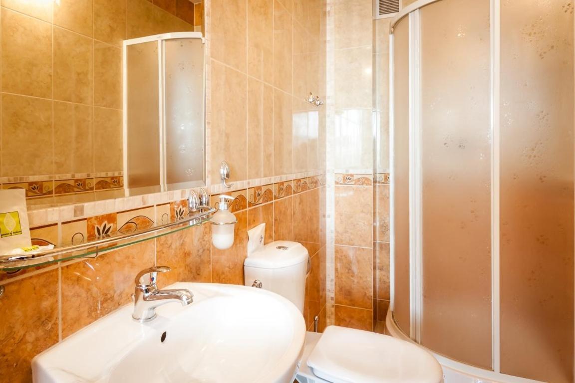 Hotel Alf Краков Экстерьер фото