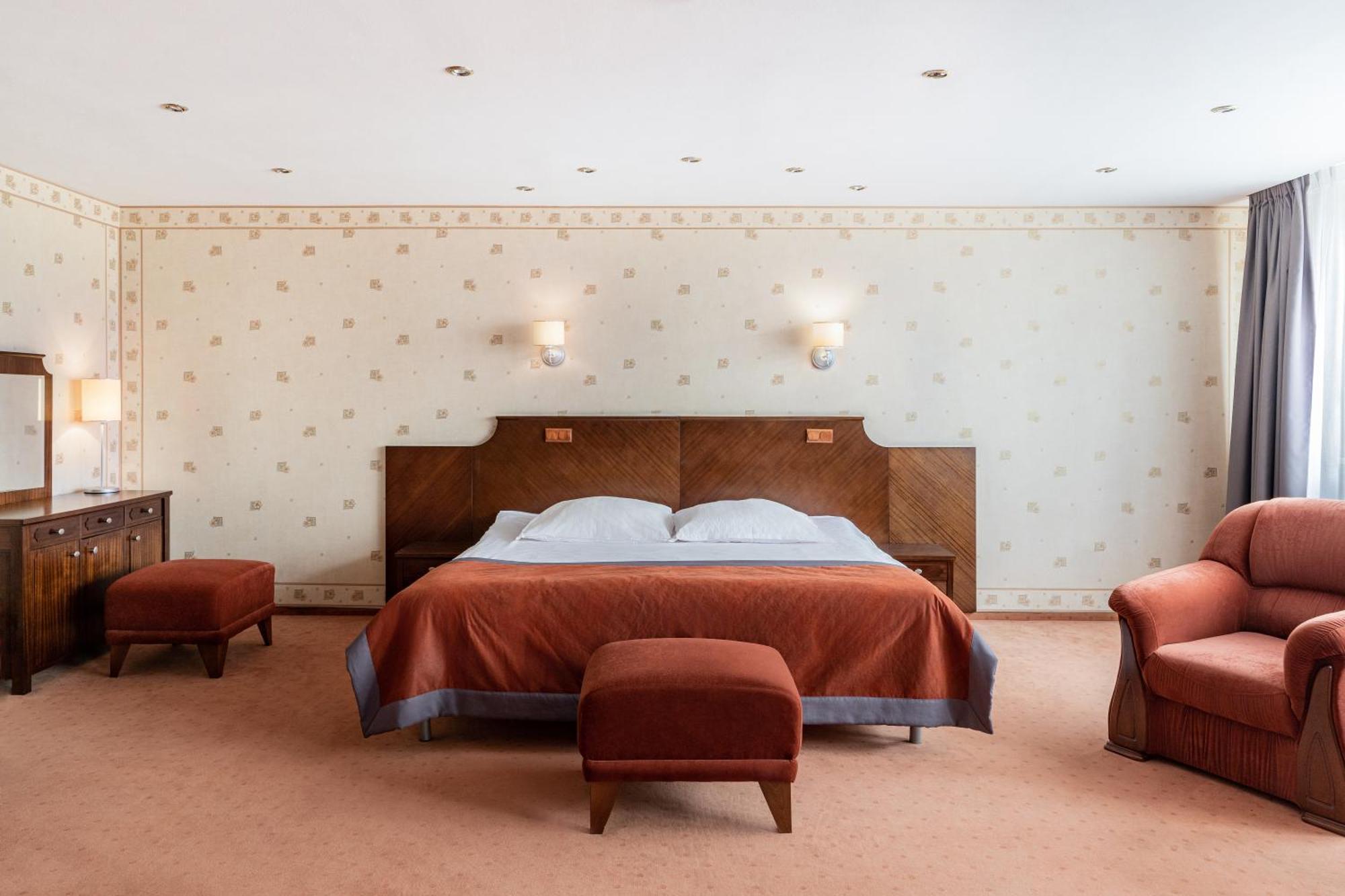 Hotel Alf Краков Экстерьер фото