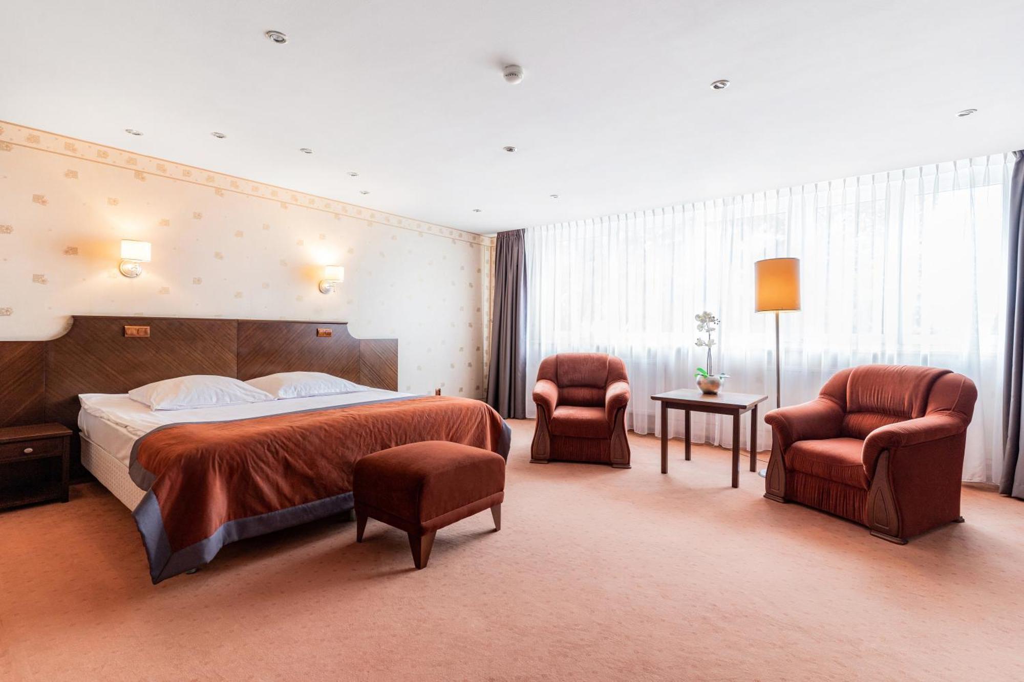 Hotel Alf Краков Экстерьер фото