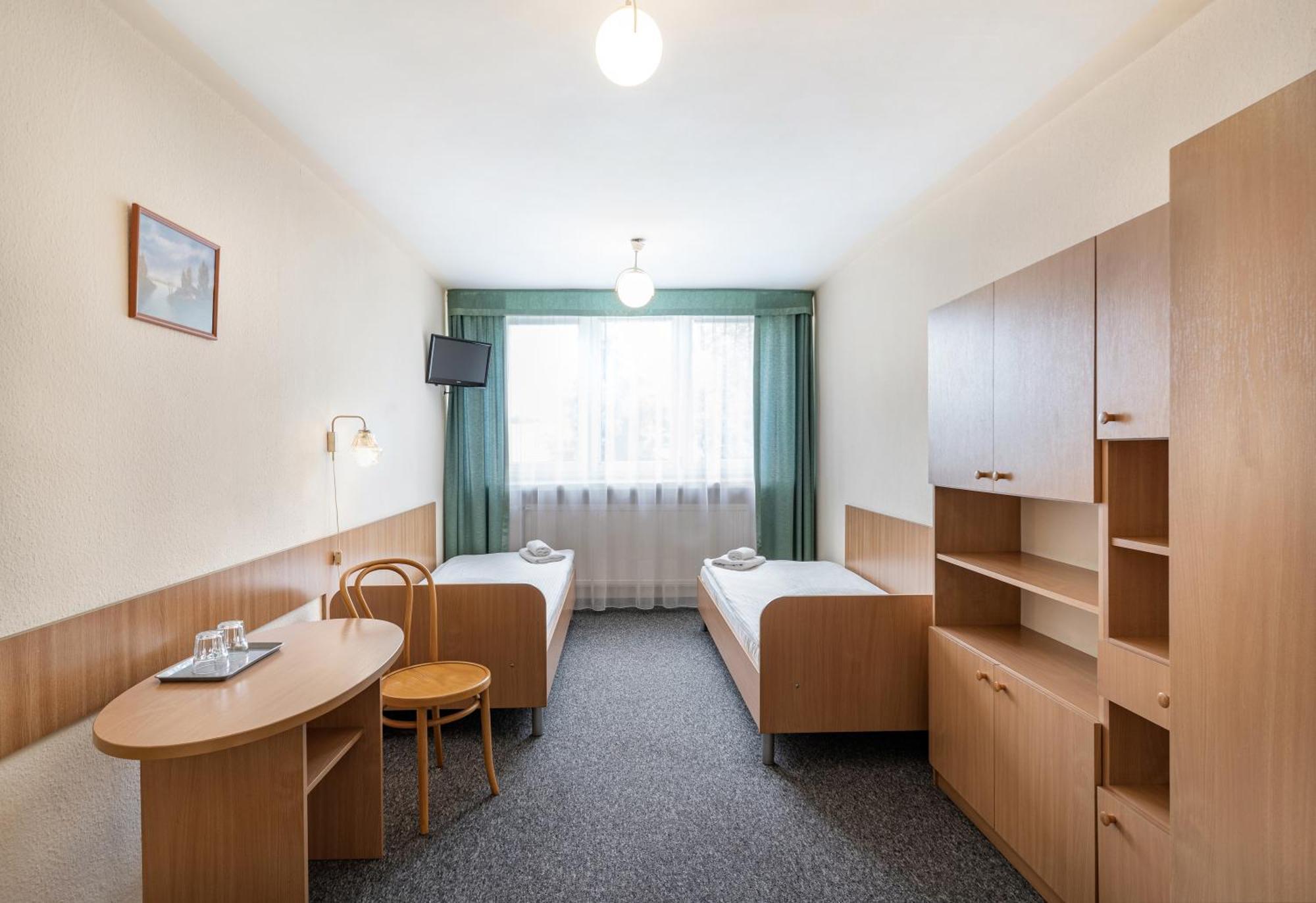 Hotel Alf Краков Экстерьер фото