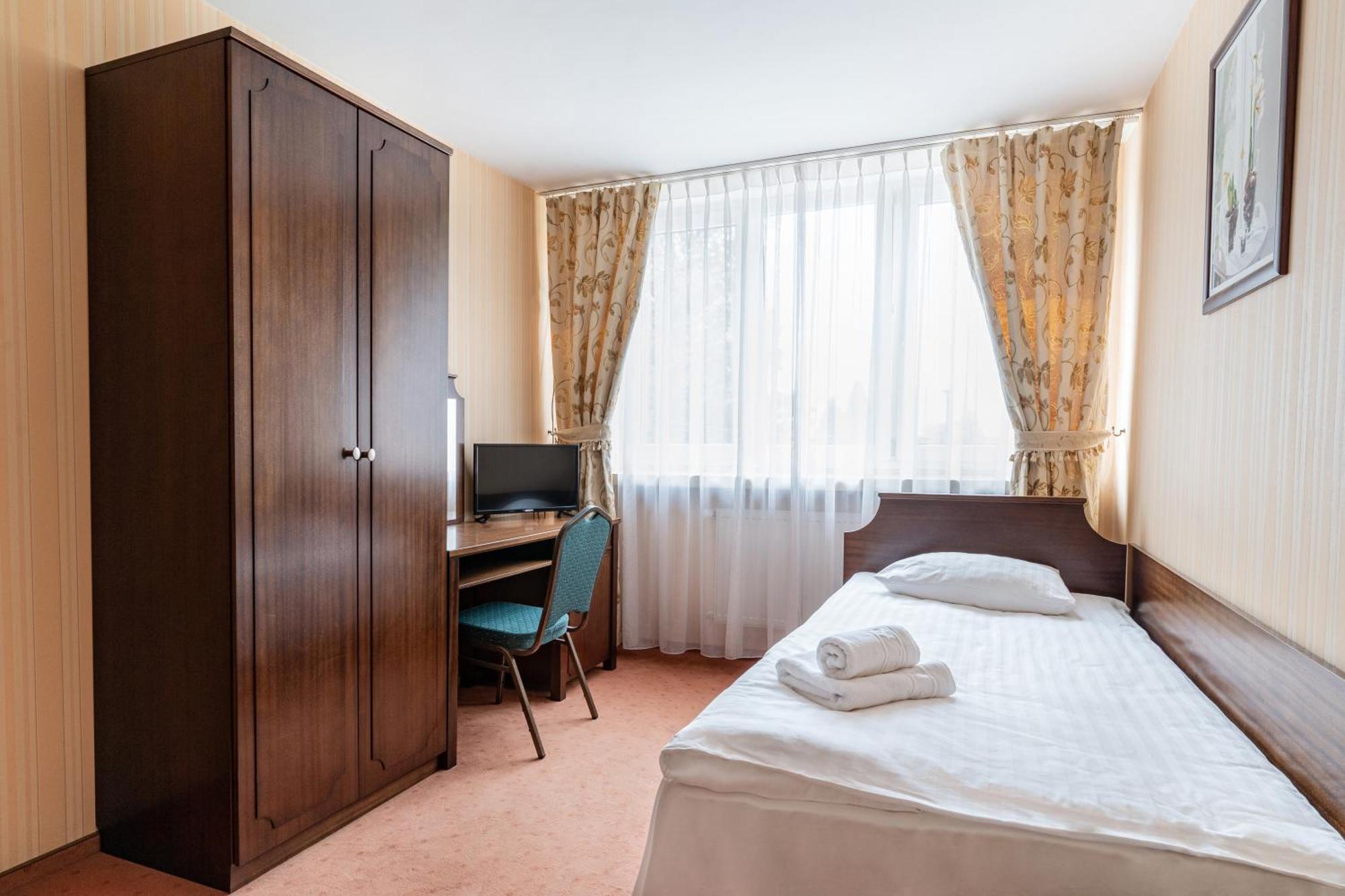 Hotel Alf Краков Экстерьер фото