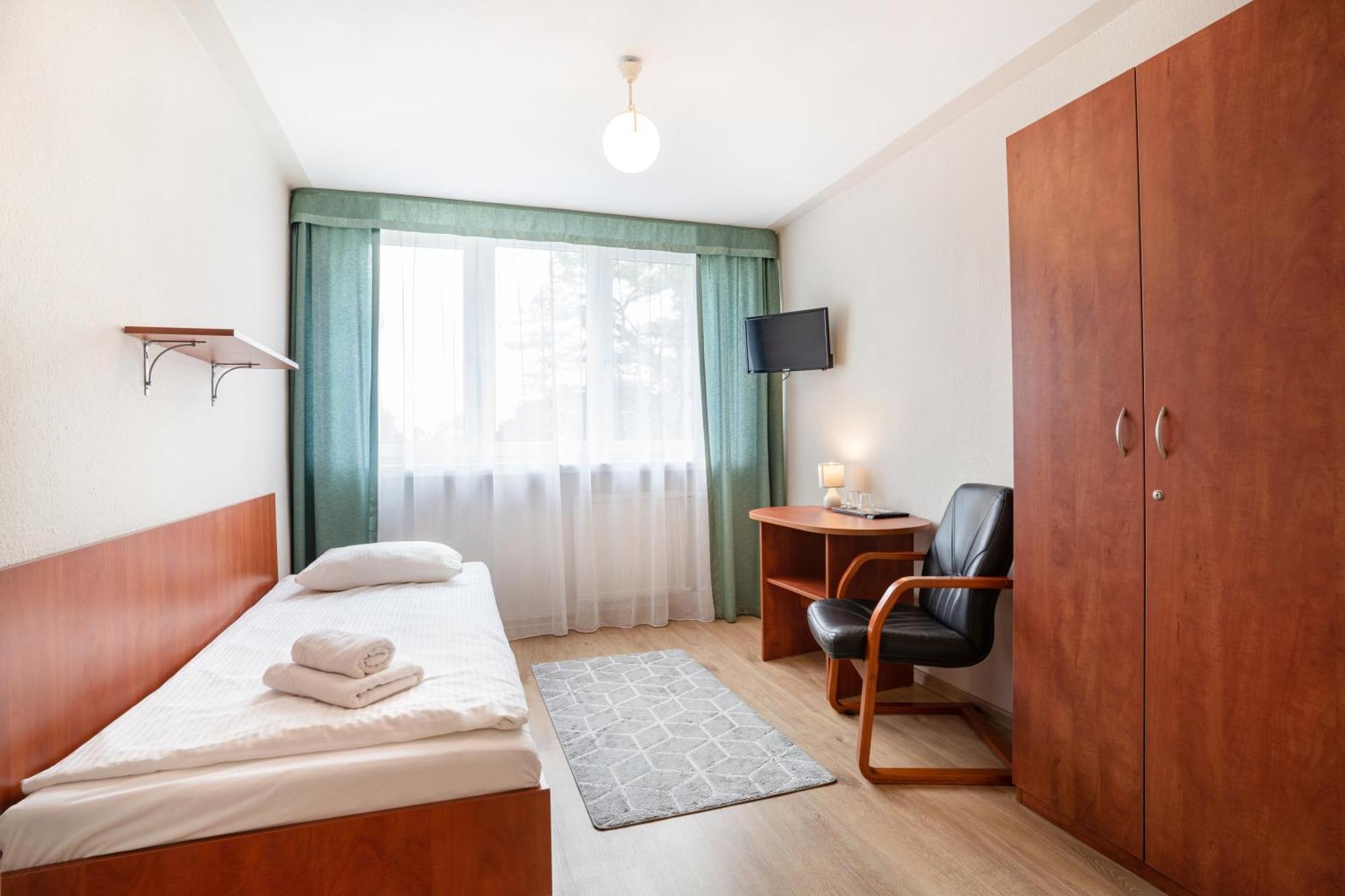 Hotel Alf Краков Экстерьер фото
